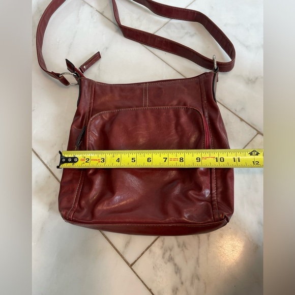 Relic, women’s red brown leather shoulder bag purse with logo & adjustable strap - Picture 3 of 6